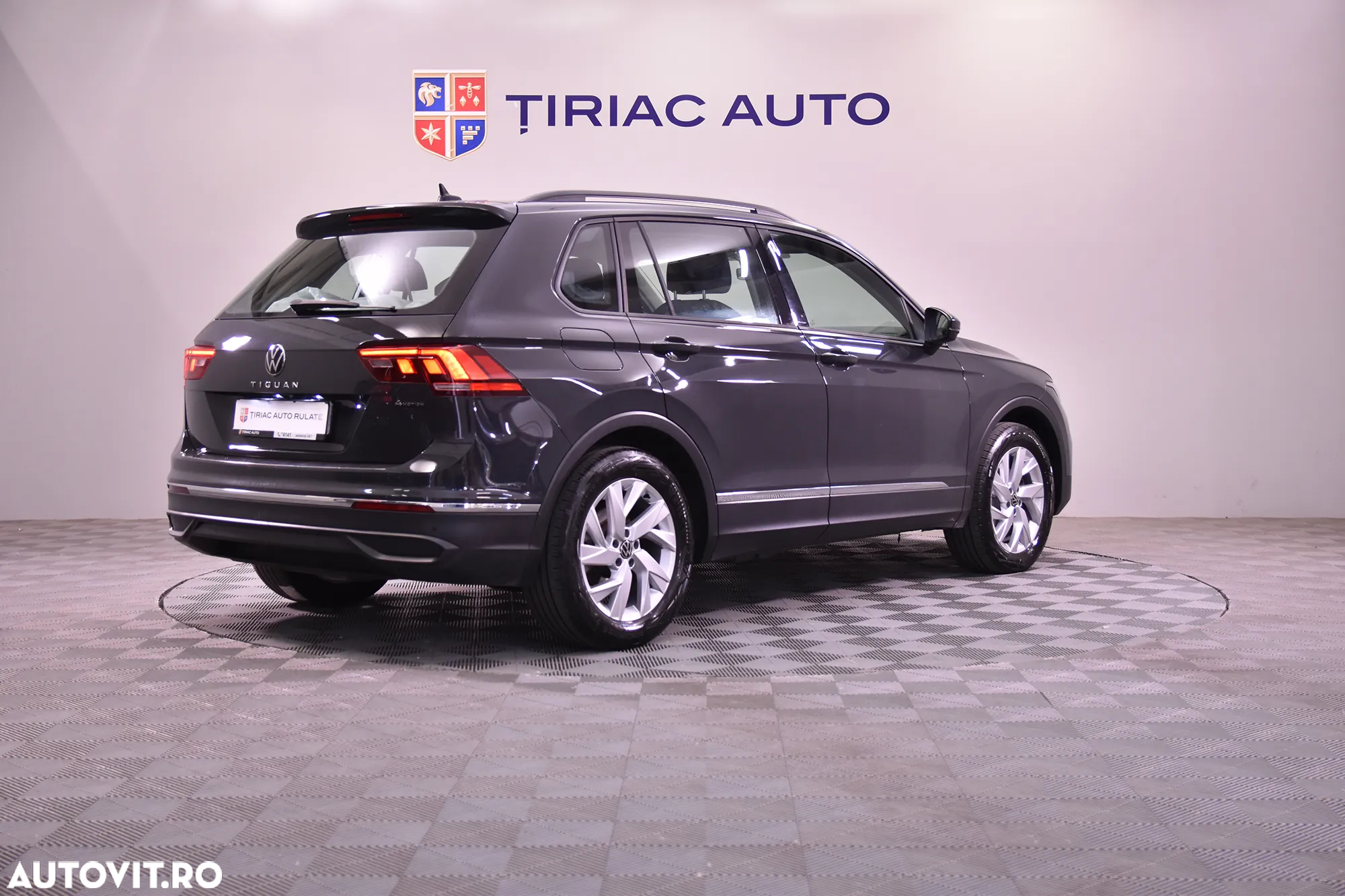 Volkswagen Tiguan - 5