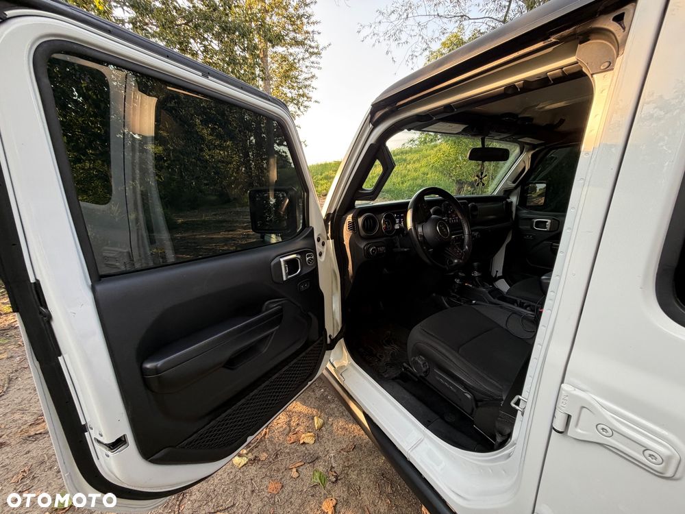 Jeep Wrangler - 21