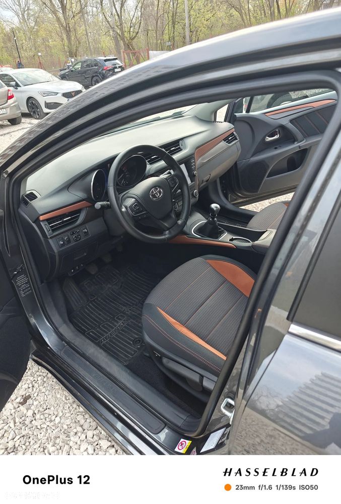 Toyota Avensis 1.8 Premium - 9