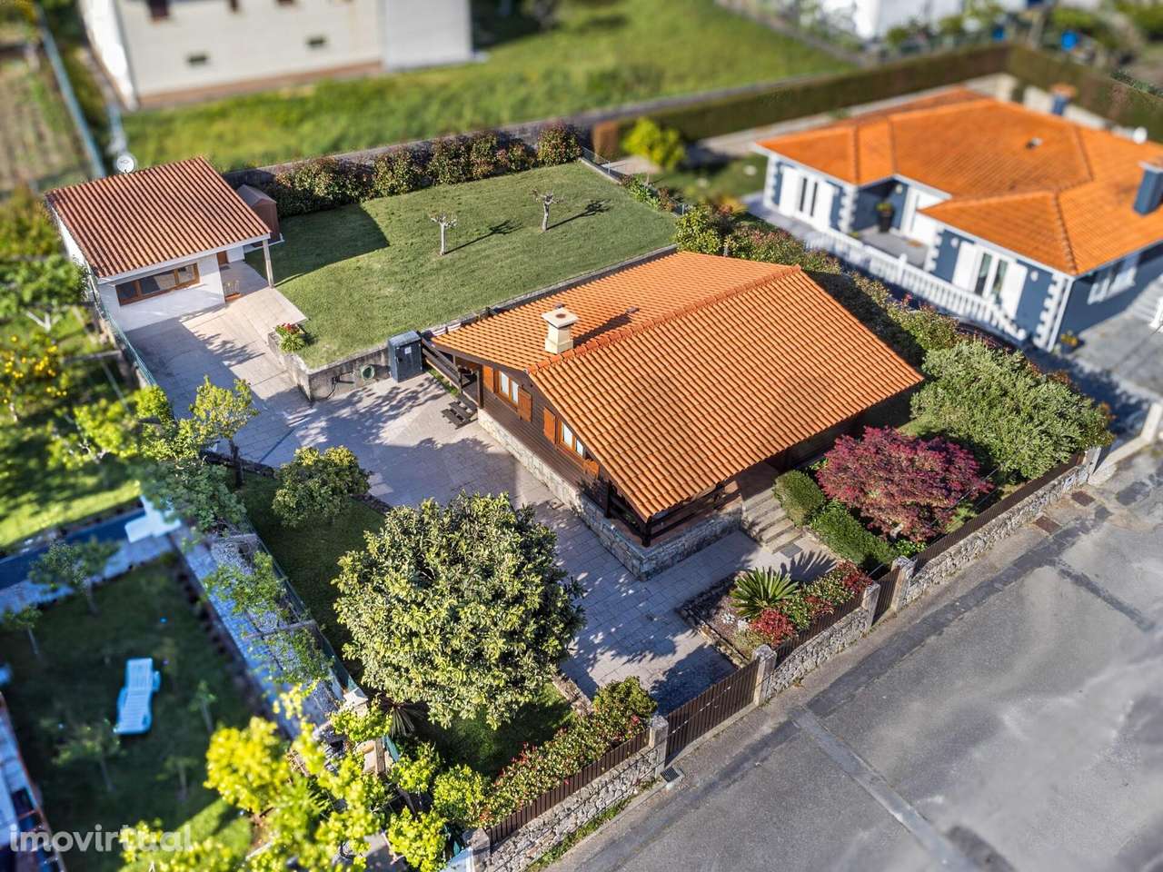 MORADIA EXCLUSIVA TÉRREA COM JARDIM EM VILA NOVA DE CERVEIRA - Grande imagem: 2/14