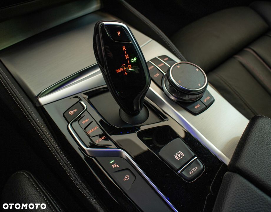 BMW Seria 5 530i xDrive Luxury Line - 8