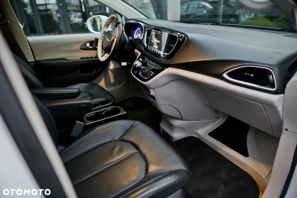 Chrysler Pacifica - 19