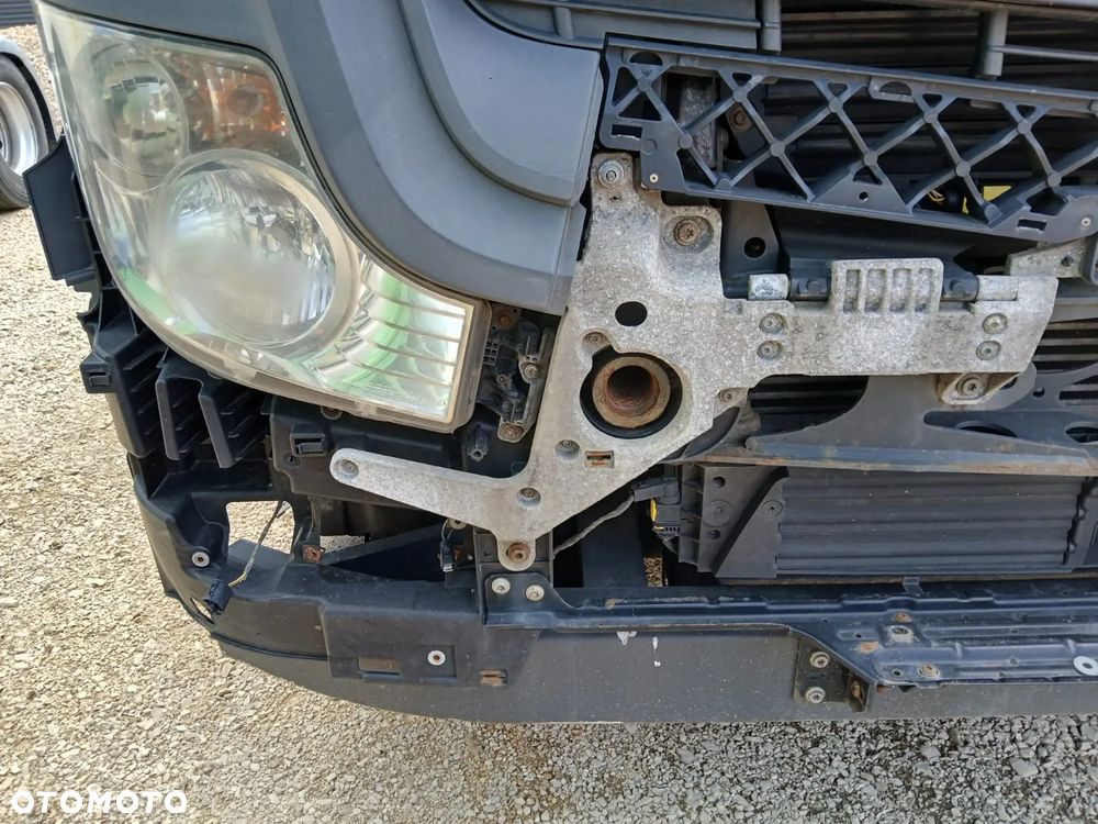 LAMPA PRZEDNIA REFLEKTOR LEWY PRAWY MERCEDES  ACTROS MP4 - 2