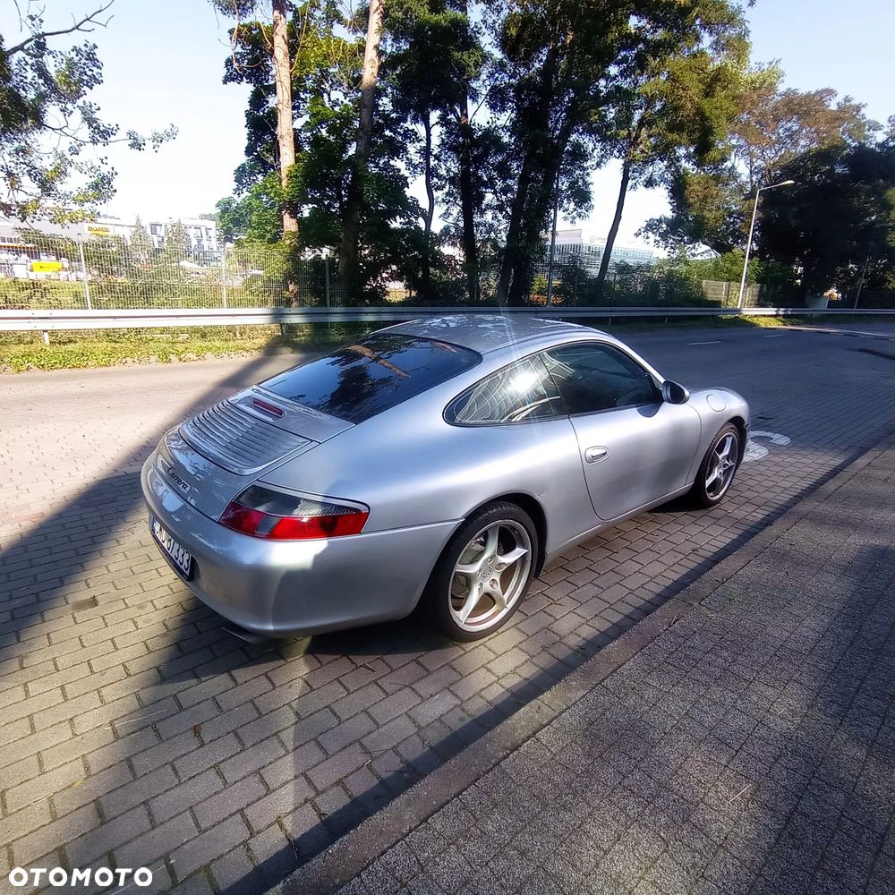 Porsche 911 Carrera - 4