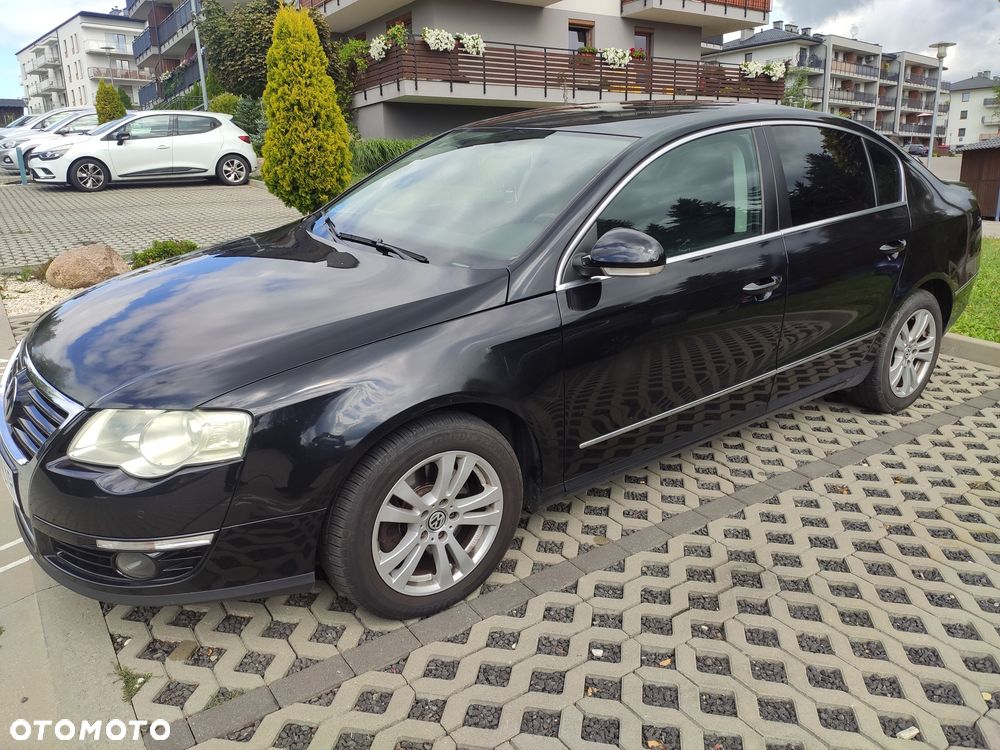 Volkswagen Passat - 1
