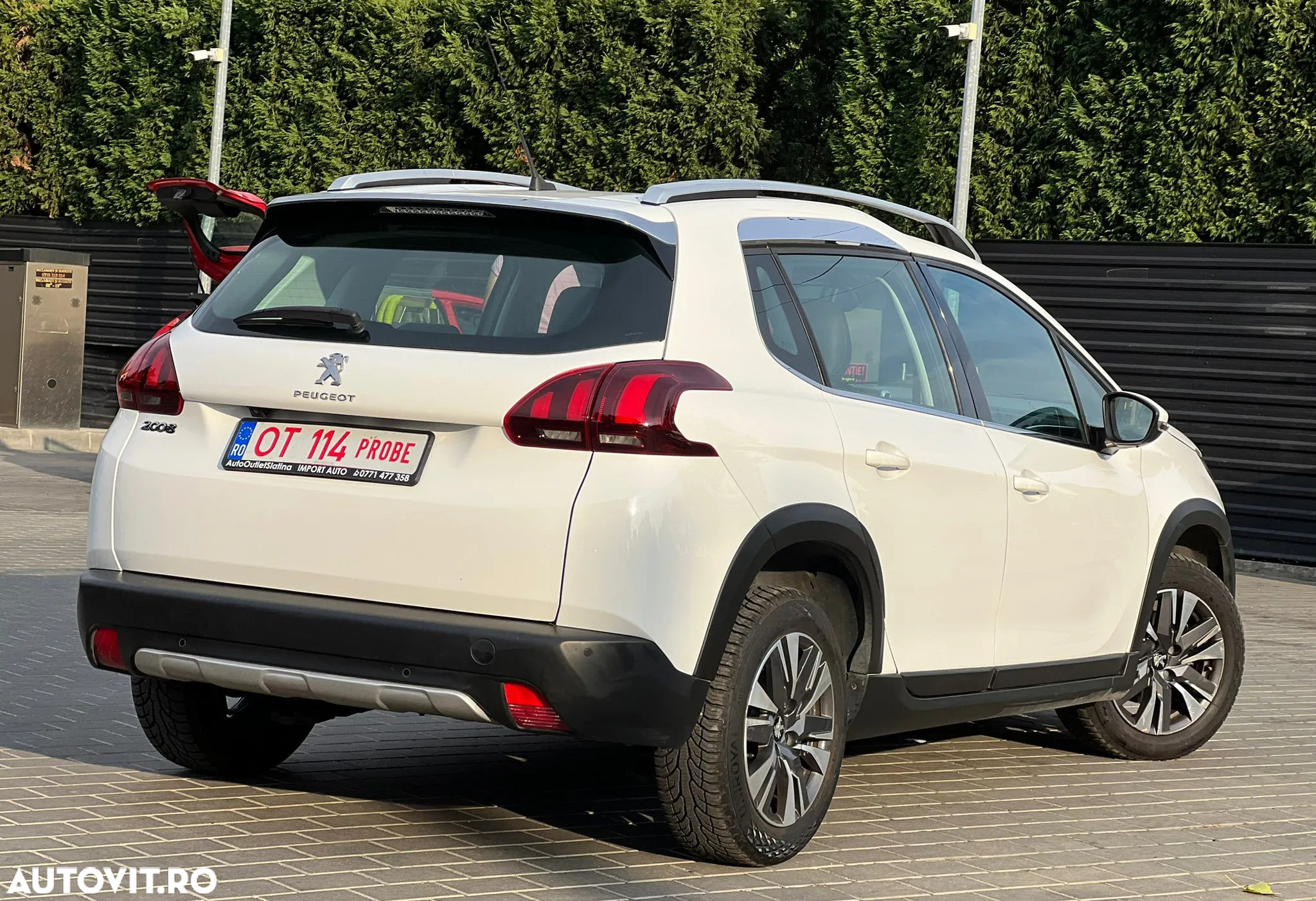 Peugeot 2008 1.2 PureTech Turbo S&S Allure - 5