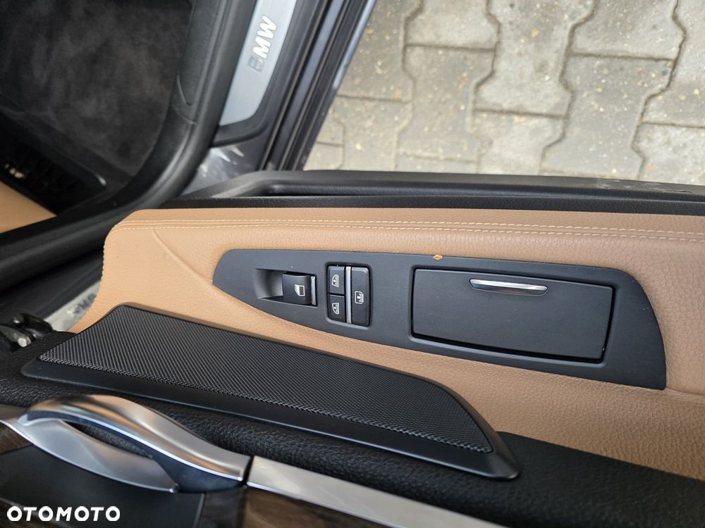 BMW Seria 7 750i xDrive - 10