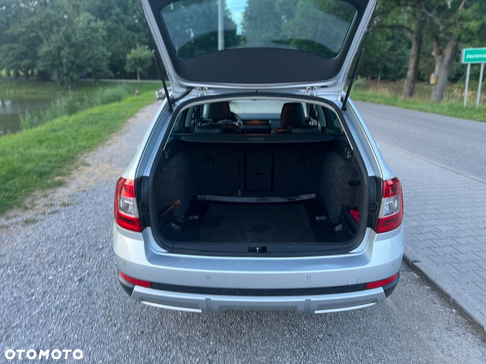 Skoda Octavia Scout 2.0 TDI 4x4 DSG - 6