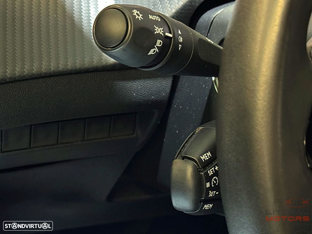 Peugeot 2008 1.2 PureTech Allure Pack - 23