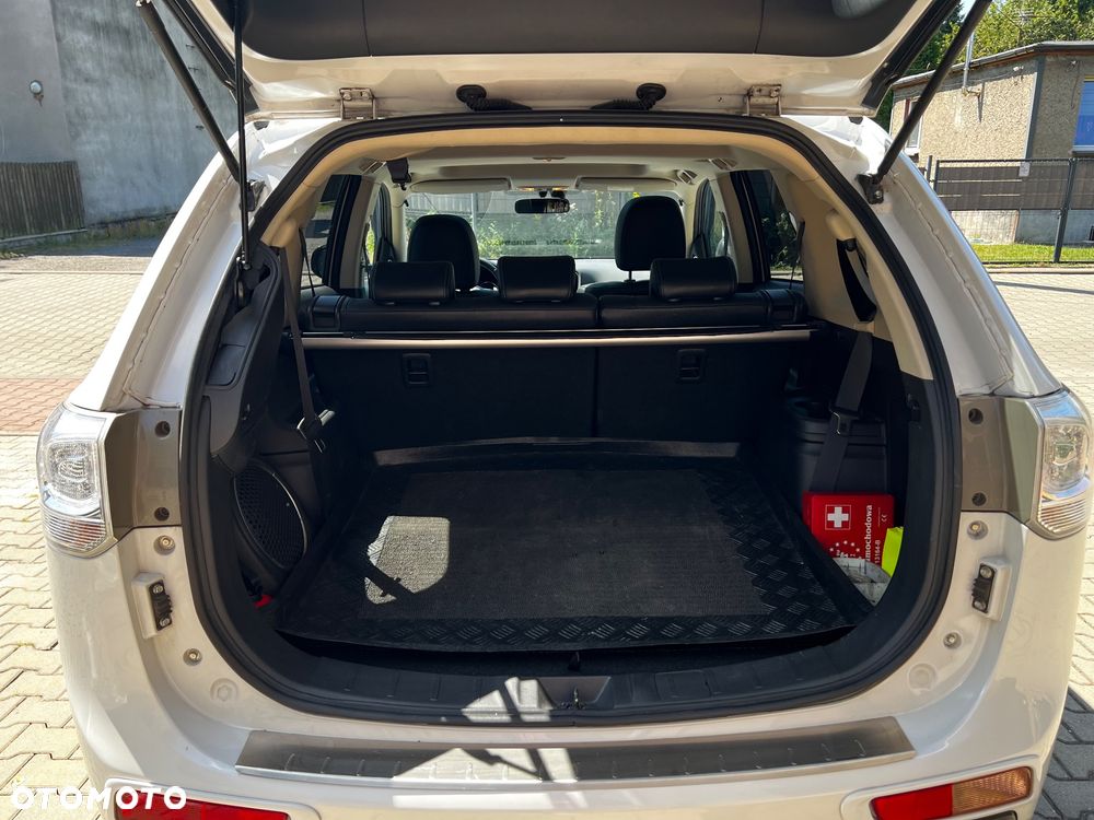 Mitsubishi Outlander 2.0 Instyle Navi 4WD CVT - 8