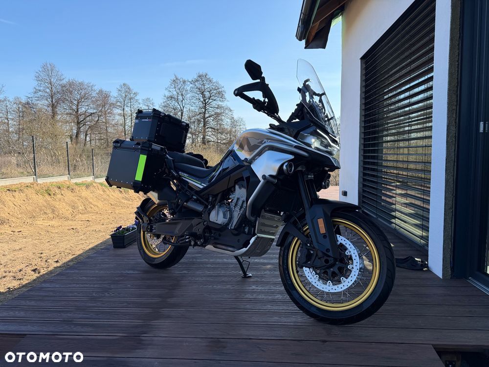 CFMoto 800MT Touring - 11