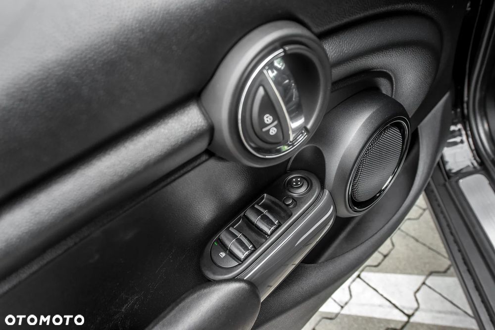 MINI Cooper Essential Trim - 18