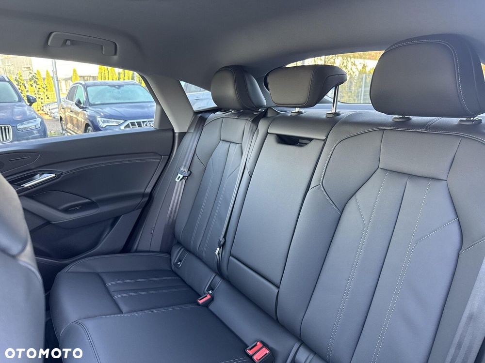 Audi Q6 e-tron - 16
