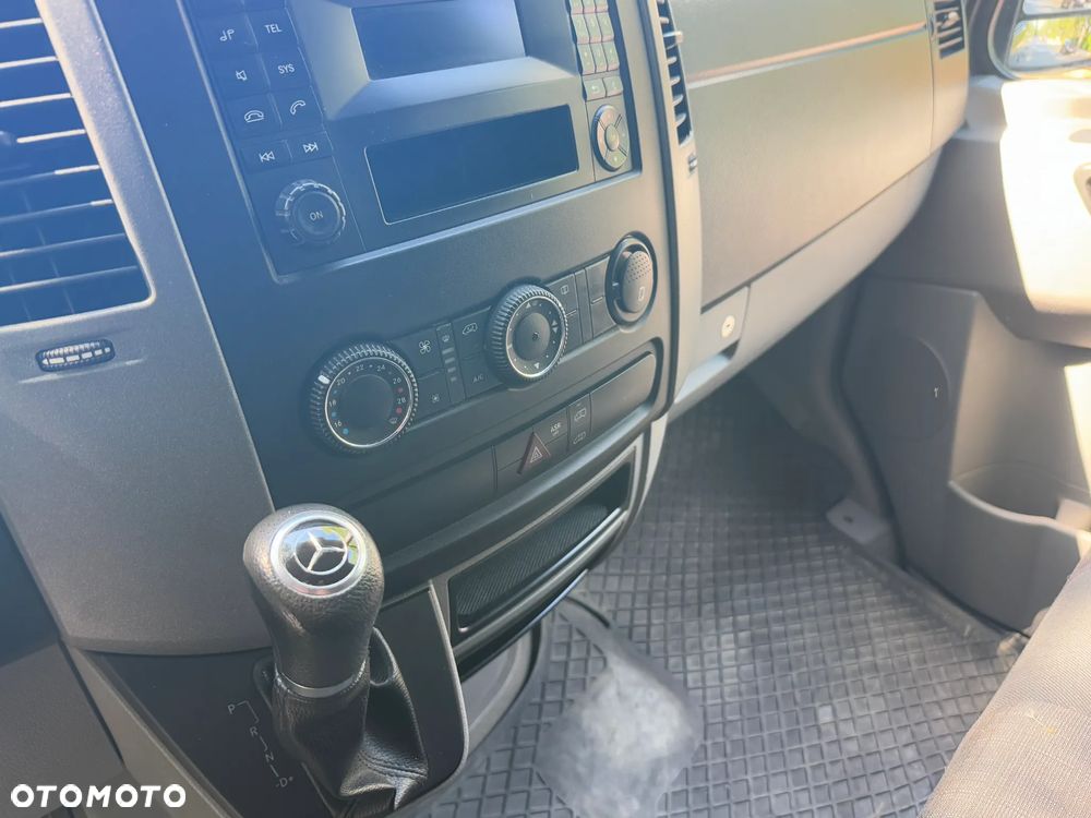 Mercedes-Benz Sprinter 319 - 9