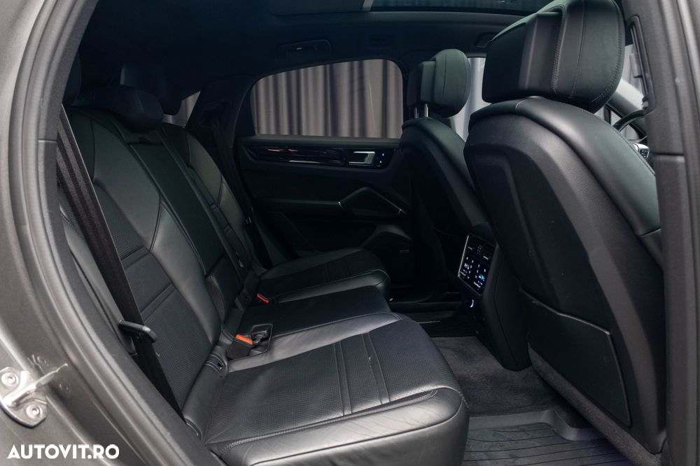 Porsche Cayenne Coupe - 38