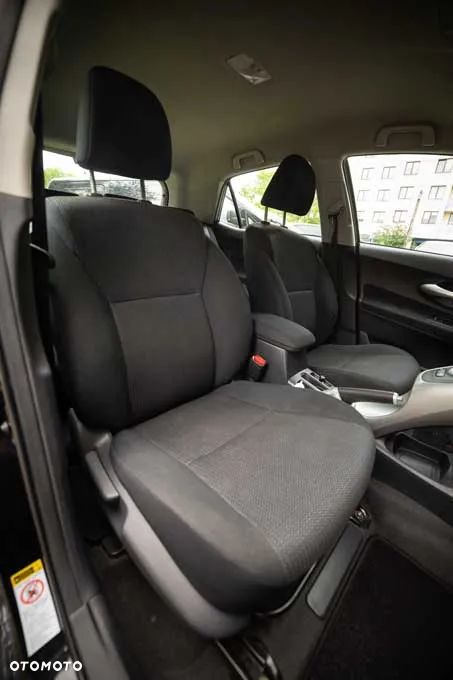 Toyota Auris 1.8 Travel - 23