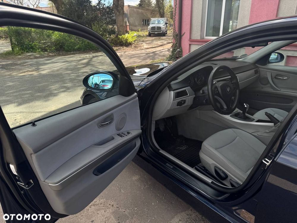BMW Seria 3 320d - 14