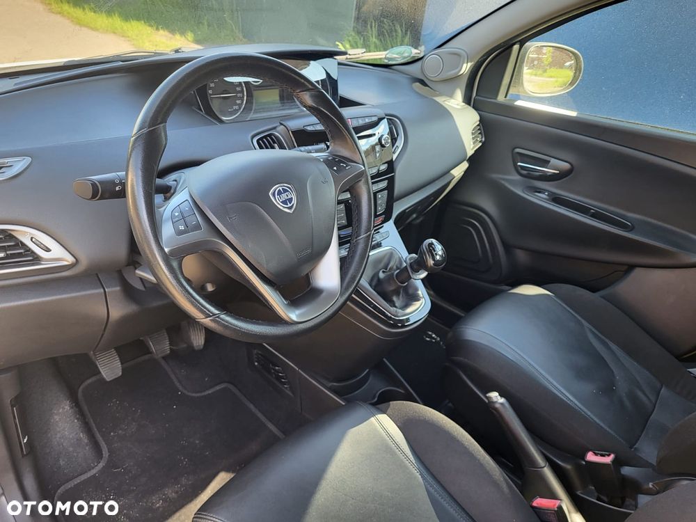Lancia Ypsilon 0.9 Platinum S&S - 9