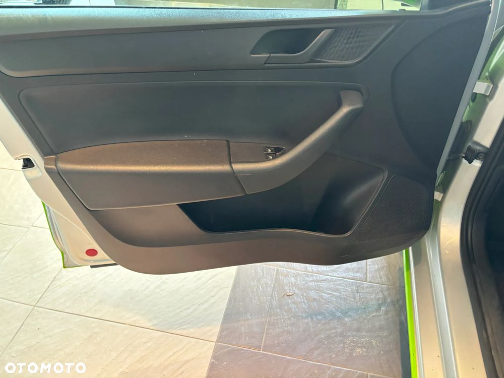 Skoda RAPID 1.2 TSI Active - 17