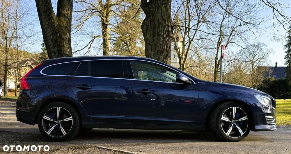 Volvo V60 D6 AWD Plug-in Hybrid Summum - 4