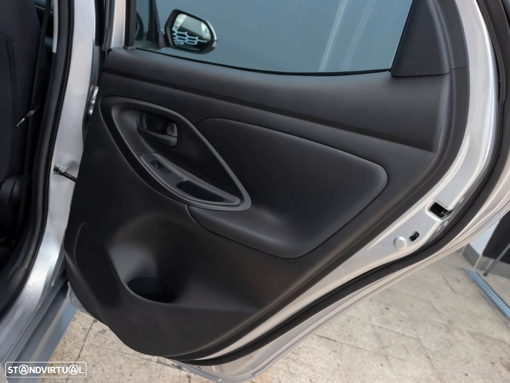 Toyota Yaris 1.5 HDF Comfort Plus - 9