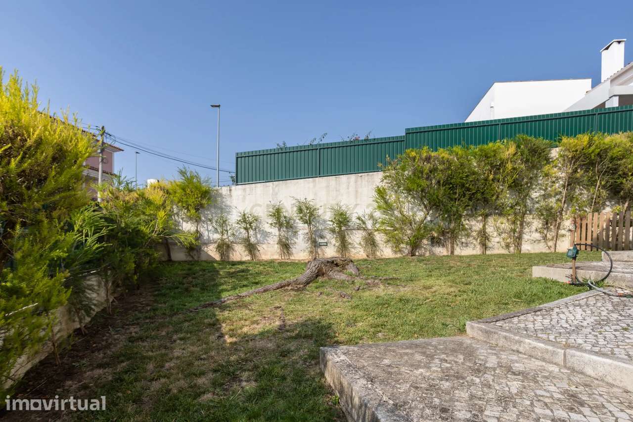 Moradia T4 em Oeiras com Jardim e Garagem | ACEITA PERMUTA - Grande imagem: 5/33