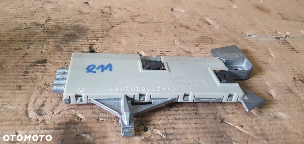 Wzmacniacz anteny moduł Mercedes W211 A2118202989 - 3