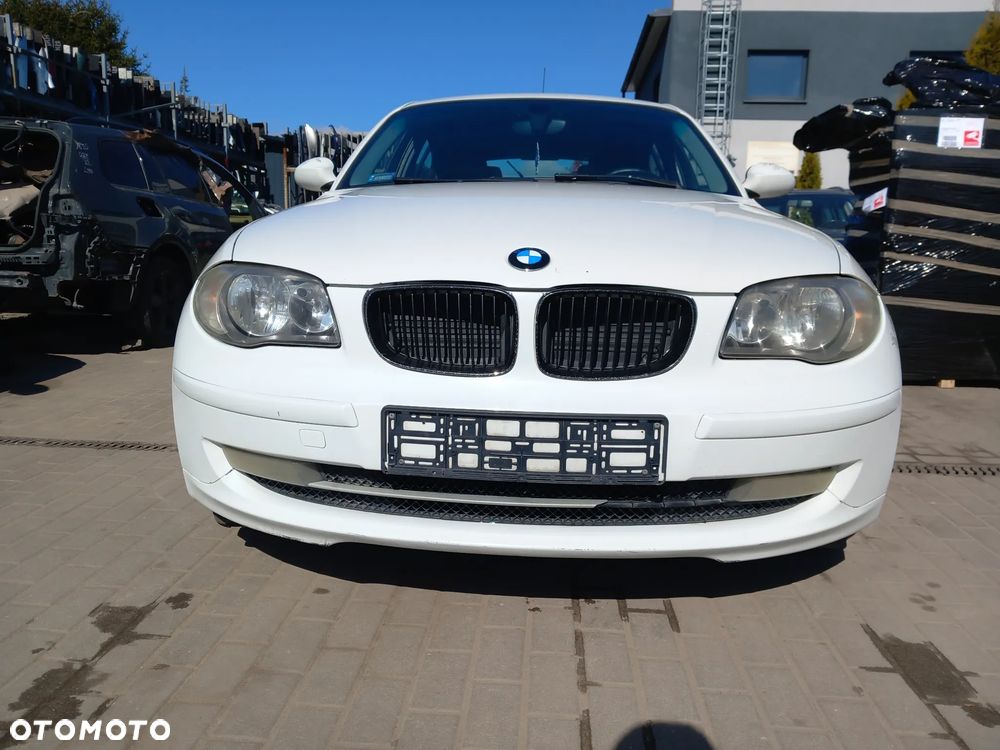 BMW E87 ZDERZAK PRZEDNI PRZÓD LIFT KOLOR: 300 - 1