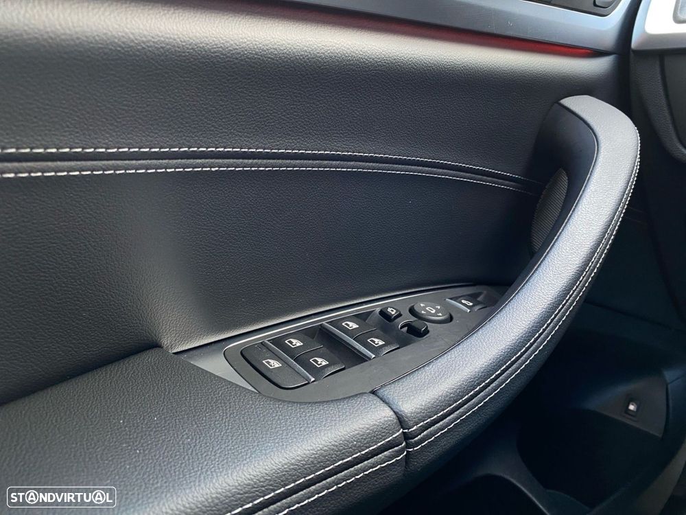 BMW X3 30 e xDrive Pack M 50 anos - 16