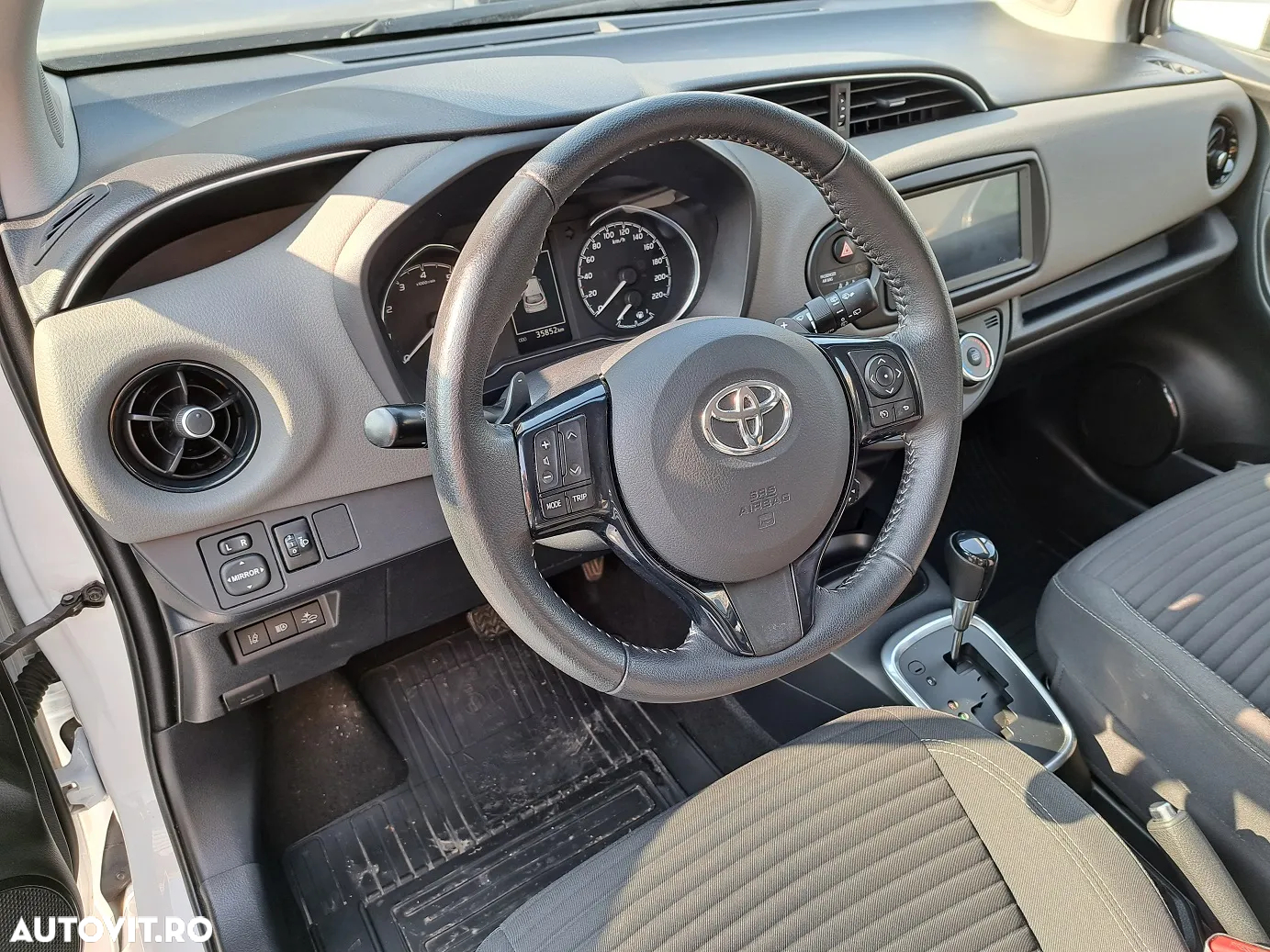 Toyota Yaris - 10