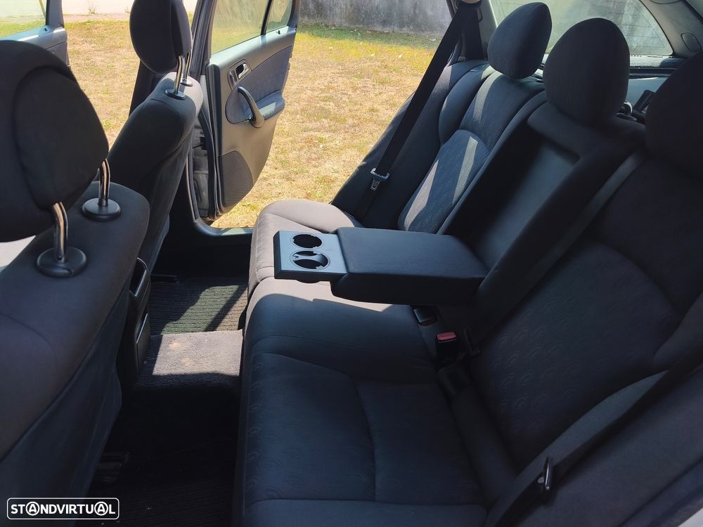 Mercedes-Benz C 220 — fotografia 33