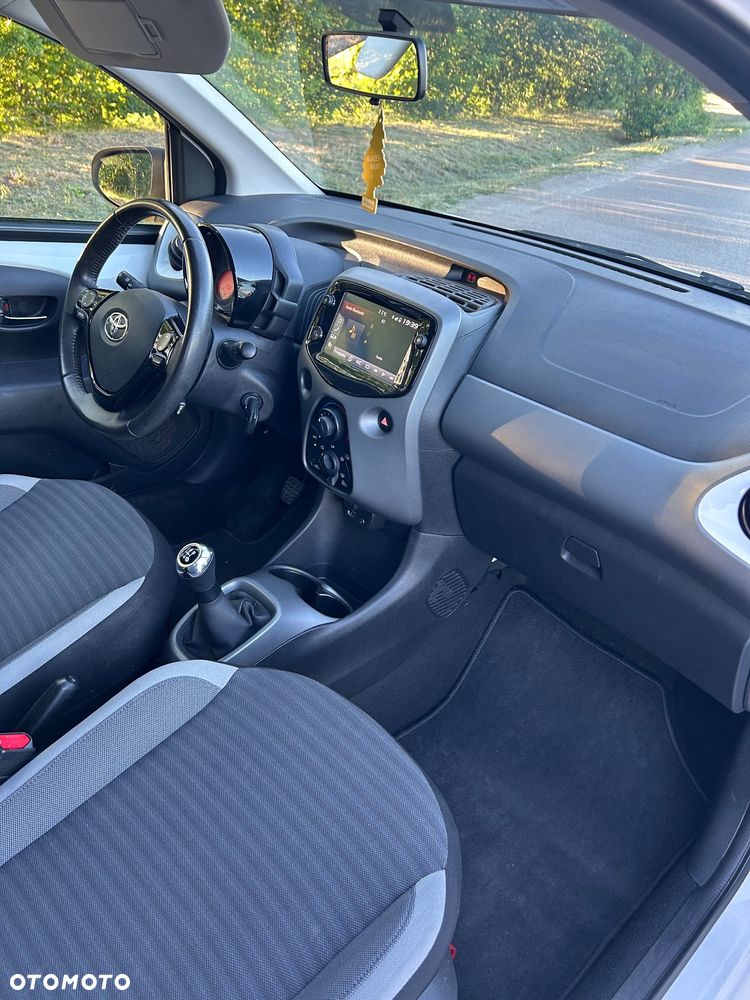 Toyota Aygo x-play - 16