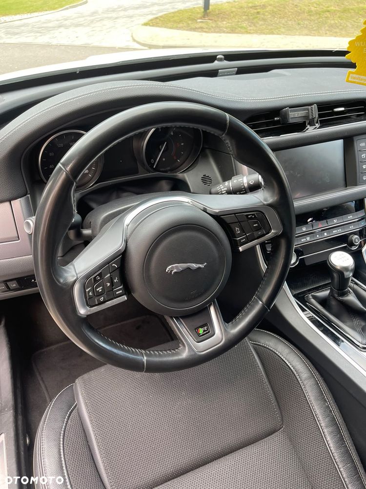 Jaguar XF 2.0 i4D R-Sport - 14