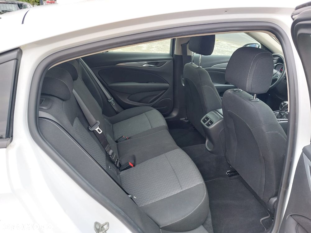 Opel Insignia - 11