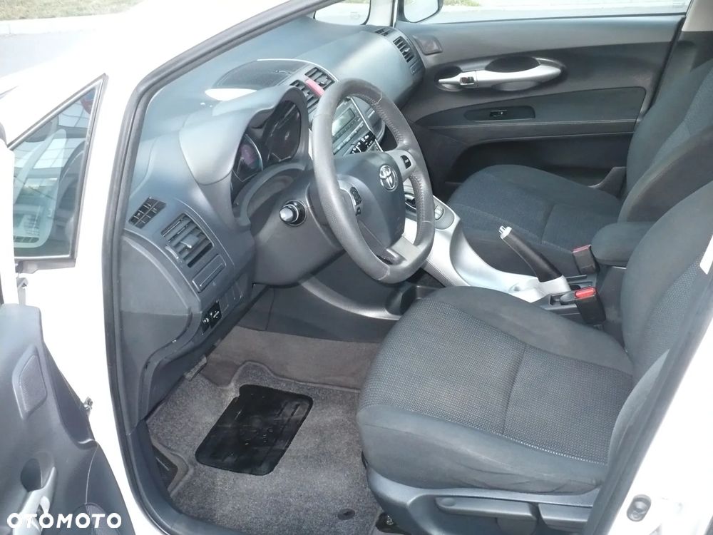 Toyota Auris 1.8 HSD Luna - 11
