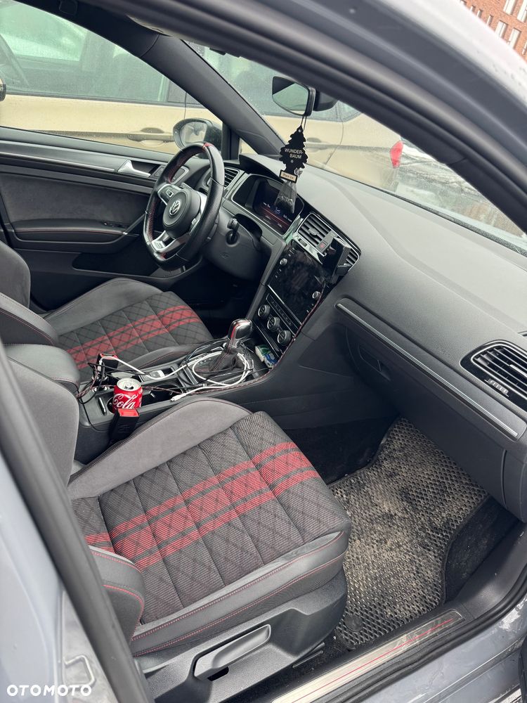 Volkswagen Golf - 11