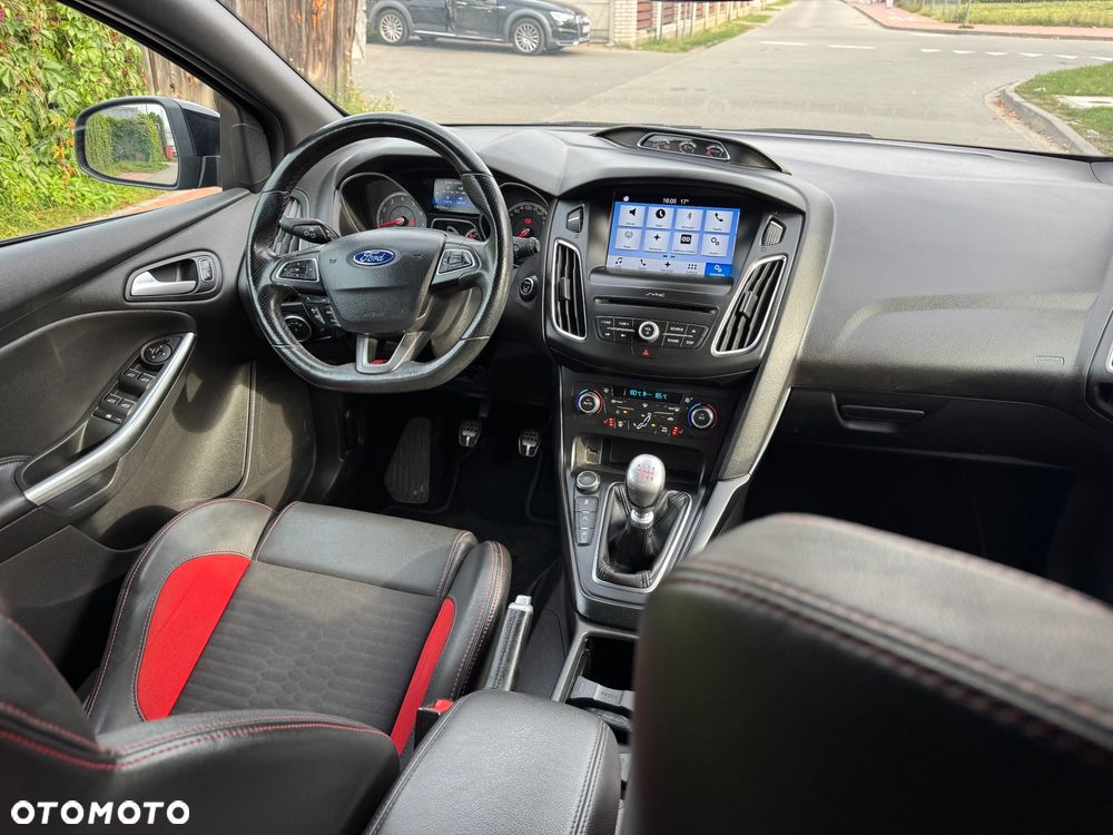 Ford Focus 2.0 EcoBoost ST mit Leder-Exclusiv-Paket - 17