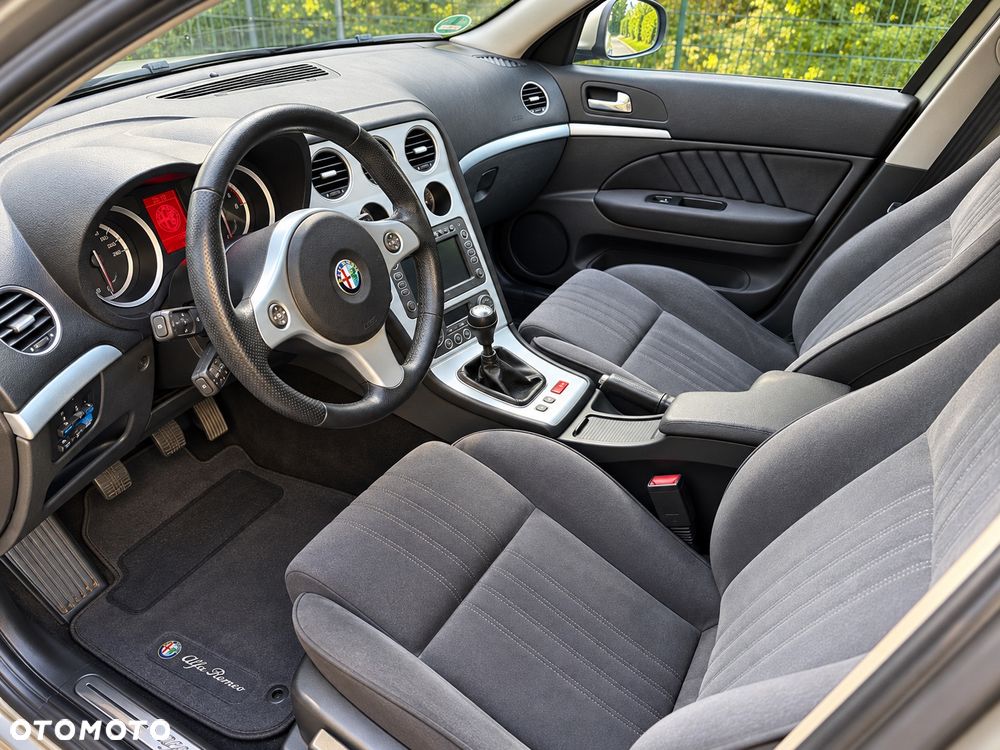 Alfa Romeo 159 2007 photo 5