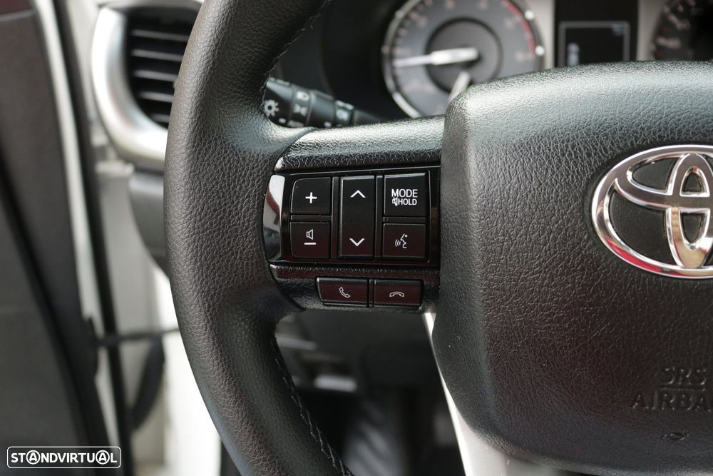 Toyota Hilux 2.4 D-4D 4WD CD CM - 28