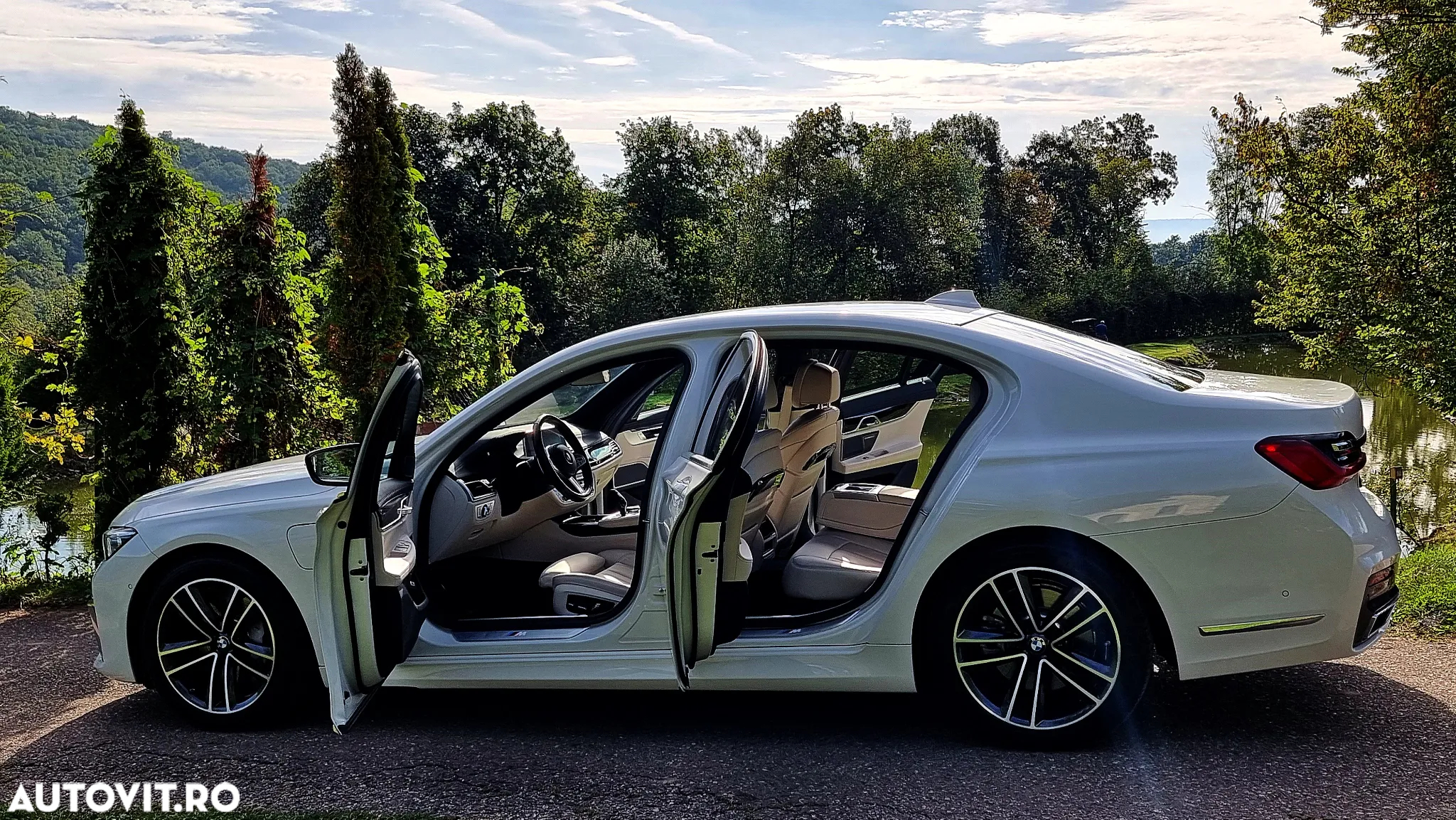 BMW Seria 7 745e - 11