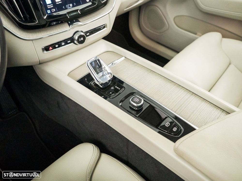 Volvo XC 60 2.0 T6 PHEV Inscription AWD - 26