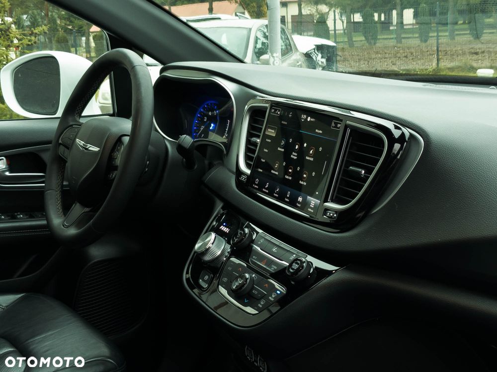 Chrysler Pacifica - 29