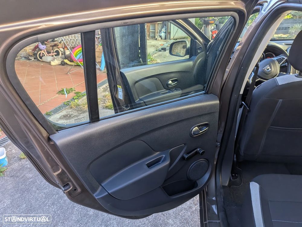 Dacia Sandero Stepway SCe 75 Essential - 11