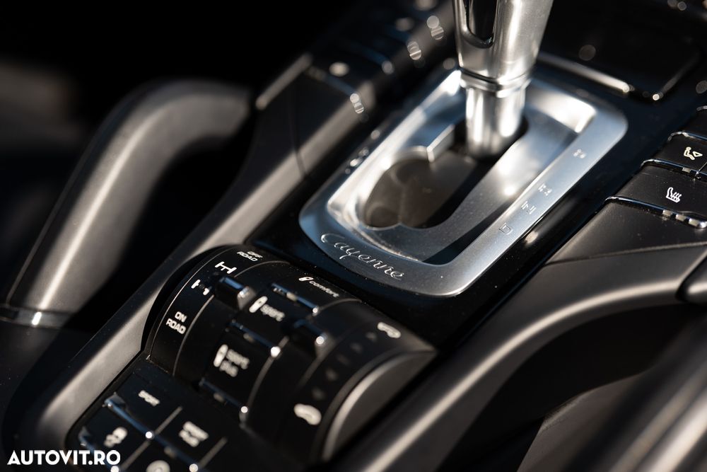 Porsche Cayenne 3.0 L - 30