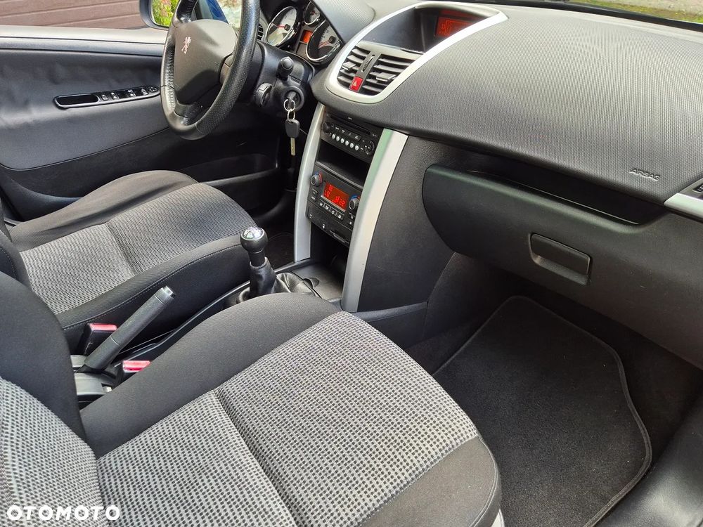 Peugeot 207 - 25