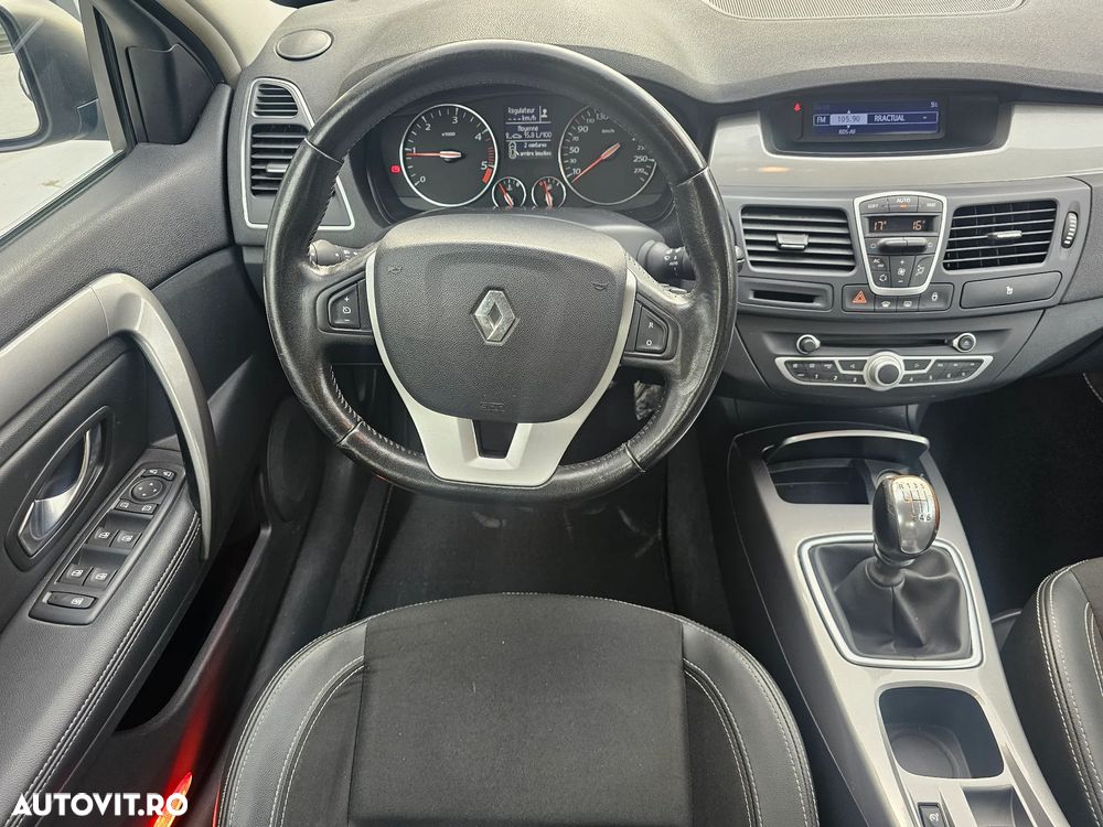 Renault Laguna dCi 110 FAP Limited - 17