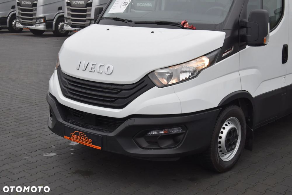 Iveco DAILY MAXI 35S16 / 2.3 - 160 KM / AUTOMAT HI-MATIC / NOWY MODEL / 3 OSOBY / DOSTAWCZE / BLASZAK / KLIMA / 2023 / SERWISOWANY / SPROWADZONY Z NIEMIEC - 9