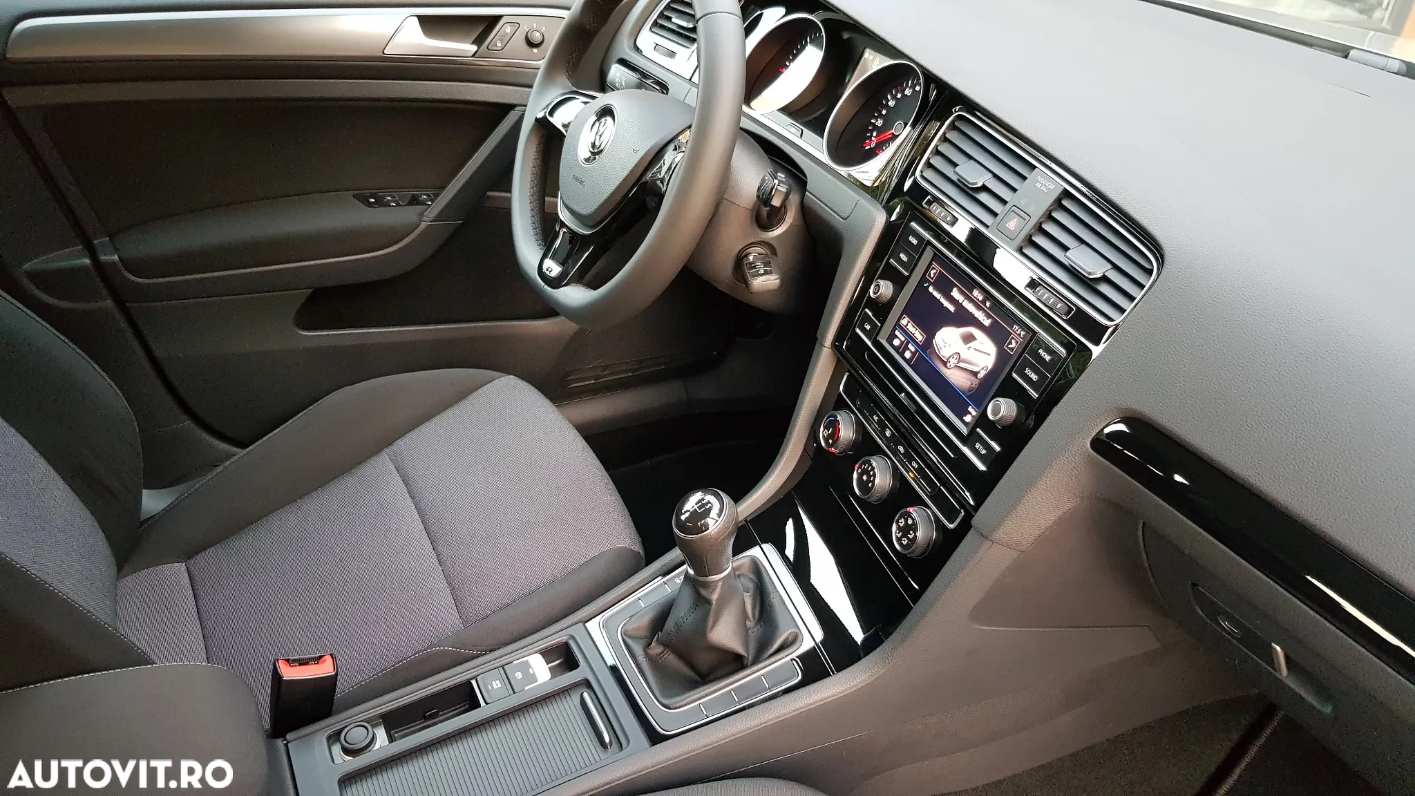 Volkswagen Golf - 11