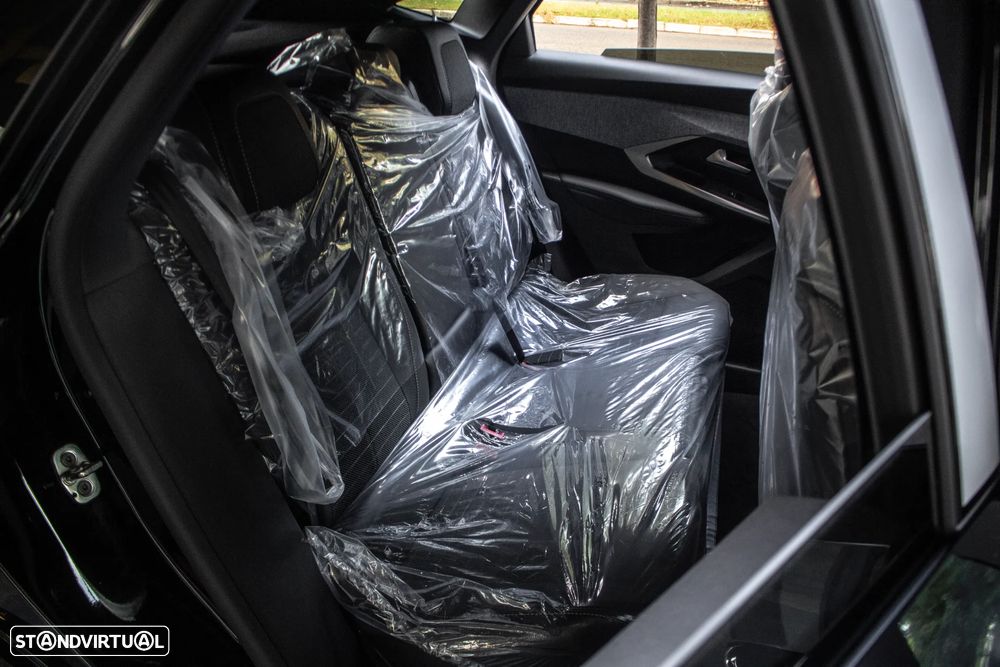 Peugeot E-3008 GT - 32