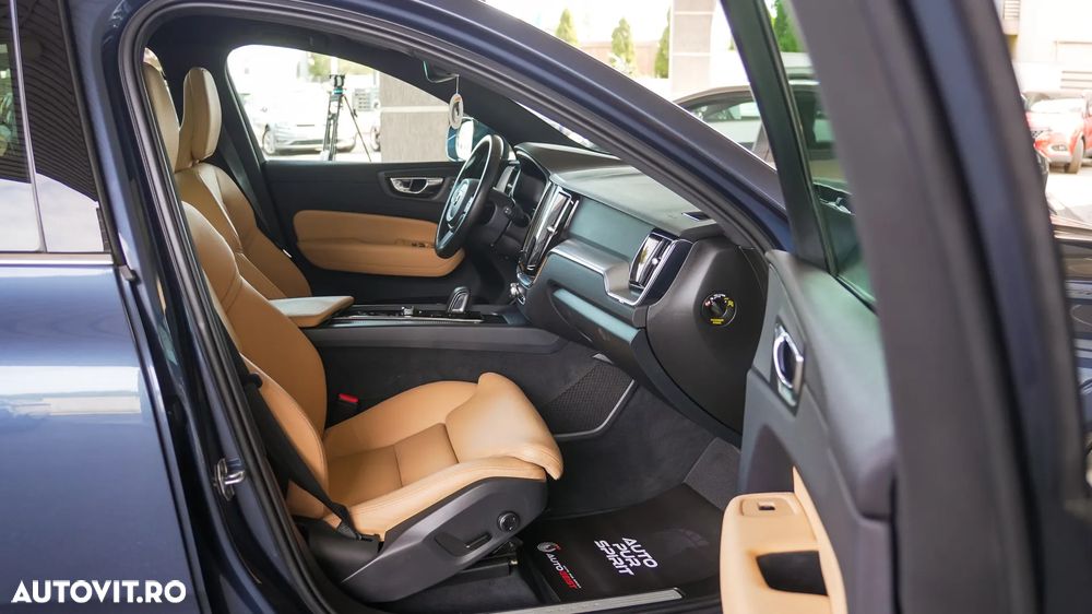 Volvo XC 60 T8 Twin Engine AWD Momentum - 25